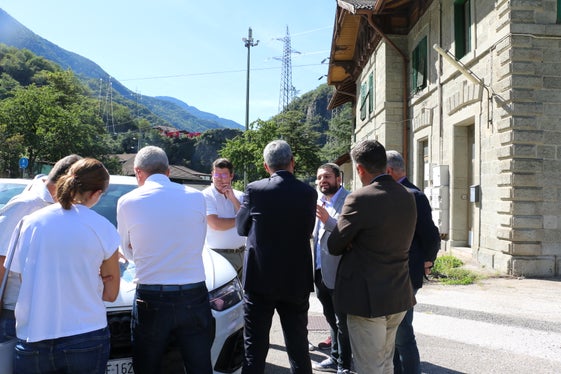 Damit die Bauphase für die Bahnumfahrung Bozen-Blumau reibungslos abgewickelt werden kann, werden die Anrainergemeinden miteingebunden, wurde beim Lokalaugenschein der Vertreter des Landes und der Bahngesellschaften in Blumau bekräftigt. (Foto: LPA/Ingo Dejaco)