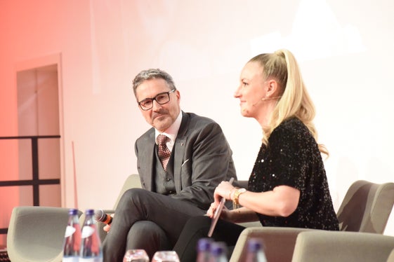 La serata è stata condotta da Karin Gschnitzer, che ha presentato l'evento in due lingue. (Foto: Ochsenreiter)