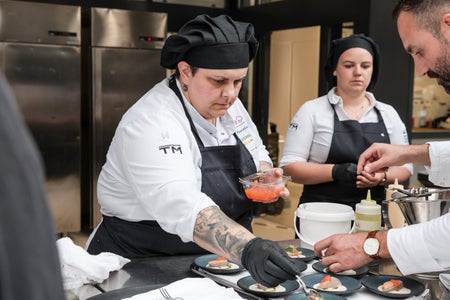 L moto dl’Euregio “Unità dla desferënzia” vën ora te na maniera tlera pra l ejëmpl dla cësadafuech: truep ngredienc raiunei vën adum te n pruiet sëul deberieda che va sëura la sëides ora. (Foto: USP/Bernhard Aichner)