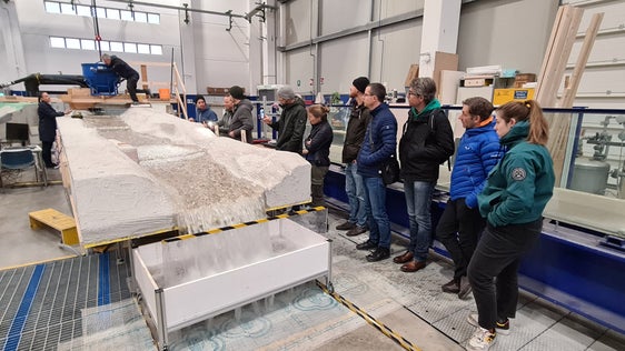 Per la prima volta in Alto Adige, lo studio della nuova configurazione della stazione è stato effettuato avvalendosi di un modello fisico nel laboratorio di termofluidodinamica della Libera Università di Bolzano (Foto: USP/Ufficio provinciale Idrologia e dighe dell’Agenzia per la Protezione civile)