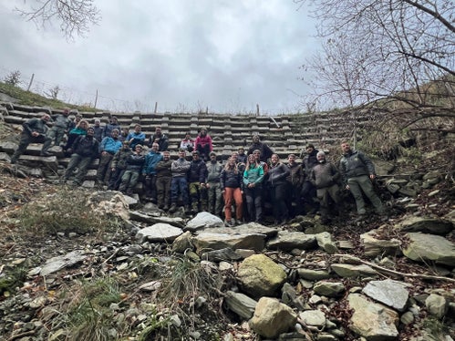 I 25 partecipanti al corso erano stati preselezionati nell'ambito di un concorso pubblico. Dopo il corso è prevista una serie di moduli avanzati e gli agenti forestali inizieranno a lavorare nelle stazioni forestali l'11 marzo. (Foto: USP/Forstschule Latemar)