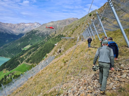 
Sopralluogo alle strutture paravalanghe ad Hochegg sopra la frazione di Vernago (Foto: ASP/Ispettorato forestale di Merano)