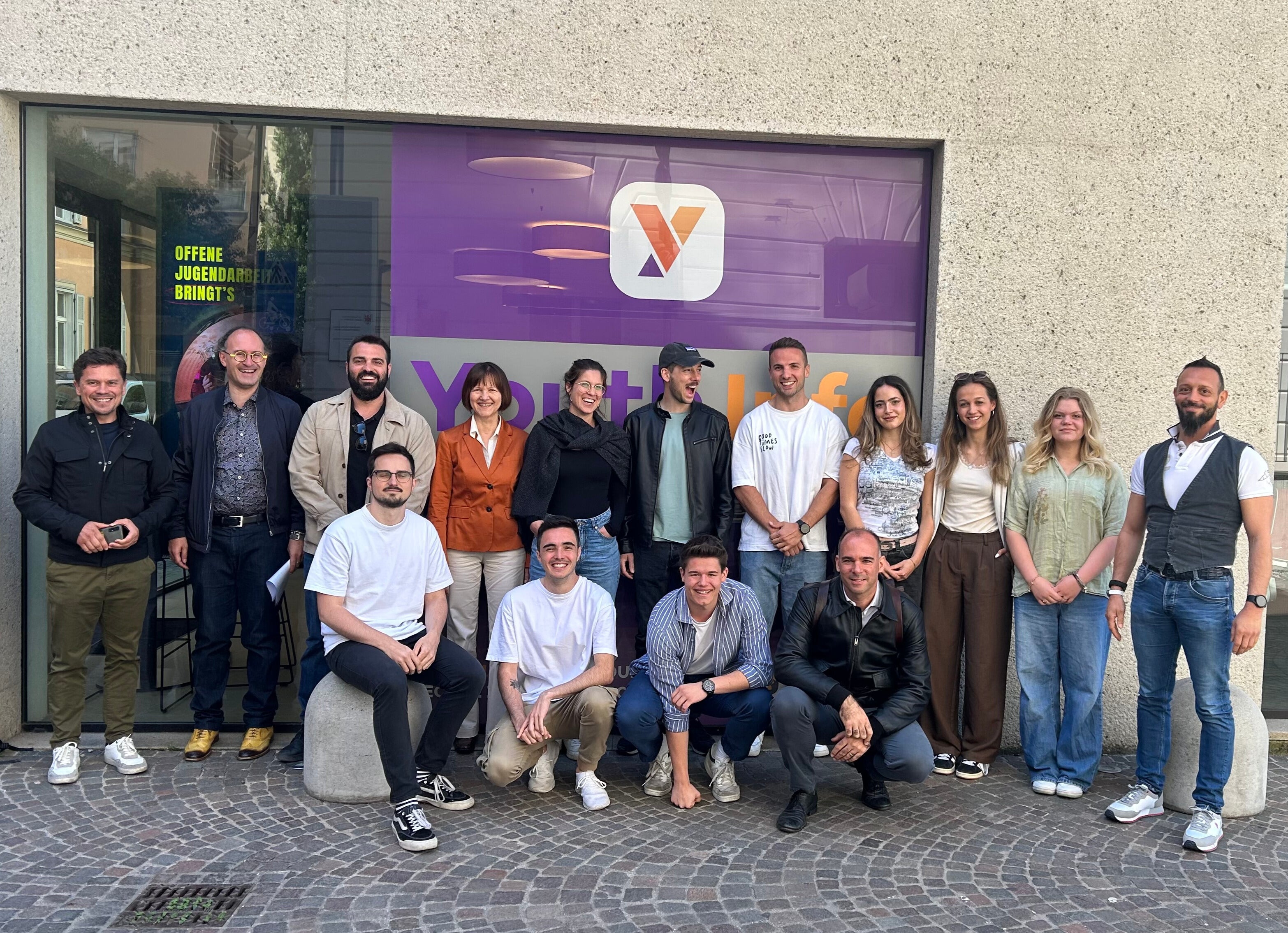 Die Arbeitsgruppe Maturabälle erstellt einen Katalog an gesicherten Informationen zu rechtlichen Rahmenbedingungen und Haftungsfragen, finanziellen und buchhalterischen Aspekten, Ticketing und Autorenrechten, Programmgestaltung und Marketing für das Organisationsteam von Maturabällen. (Foto: LPA/Landesamt für Jugendarbeit)