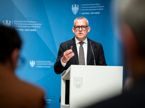 „Mit der heutigen Genehmigung", erklärt Landesrat Christian Bianchi, zuständig für die Aufwertung des Landesvermögens, "machen wir einen entscheidenden Schritt in Richtung einer modernen, effizienten und bürgernahen Gesundheitsinfrastruktur." (Foto: LPA/Fabio Brucculeri)