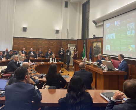 Il tavolo permanente organizzato al MIMIT è operativo da oltre un anno e mezzo e si pone l’obiettivo di trovare soluzioni condivise per sostenere i mercati in difficoltà, garantendo così stabilità occupazionale e produttiva.&nbsp;(Foto: USP)