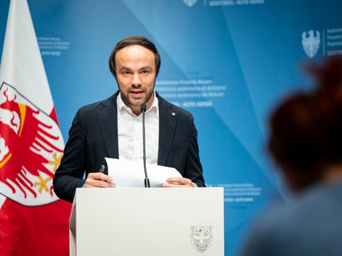 Außerschulische Lernorte bieten Möglichkeiten den Horizont zu erweitern und gestärkt wieder in den Alltag zurückzukehren, ist Landesrat Philipp Achammer überzeugt. (Foto: LPA/Fabio Brucculeri)