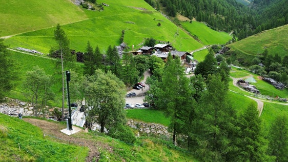 La Radiotelevisione Azienda Speciale dell’Alto Adige (RAS) ha costruito un impianto con il sistema di telefonia mobile DAS in Val di Fosse, garantendo così una copertura continua su un tratto di 17 chilometri finora non servito. (Foto: RAS)