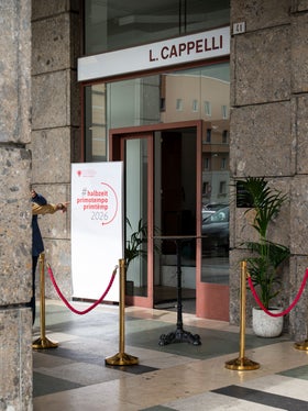 La conferenza per la conclusione del #primotempo dell'assessore provinciale alle Opere pubbliche, Valorizzazione del patrimonio, Libro fondiario e Catasto Christian Bianchi si è svolta nei locali della ex libreria Cappelli, in piazza Vittoria a Bolzano. (Foto: USP/Fabio Brucculeri)