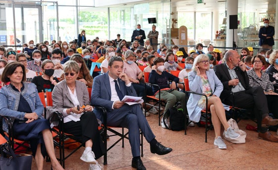 Im Wissenschaftsmuseum MUSE in Trient fand heute die Abschlussfeier und Preisverleihung des Projekts Euregio macht Schule im Beisein des Euregio-Präsidenten und Trentiner Landeshauptmann Fugatti (3.v.l.) und der Tiroler Bildungslandesrätin Palfrader (4.v.l.) statt. (Foto: Land Trentino/Matteo Rensi)