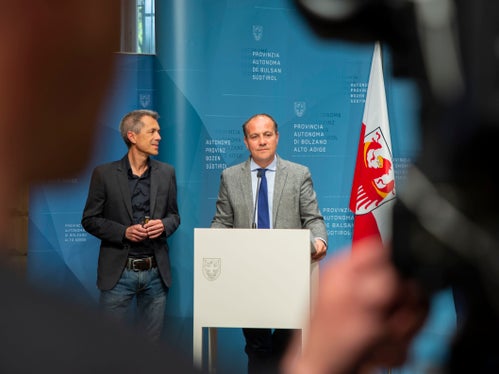 Amtsdirektor Georg Pichler und Umweltlandesrat Vettorato bei der heutigen Vorstellung des Projekts Urban Pass (Foto: LPA/Fabio Brucculeri)
