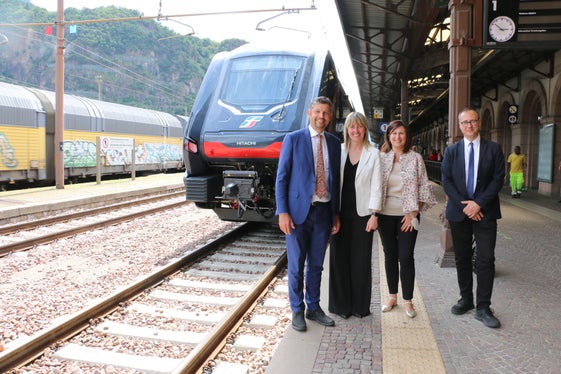 LR Alfreider, die Vizepräsidentin der Region Venetien De Berti und die Leiterin, des regionalen Personenverkehrs von Trenitalia De Filippis sowie Trenitalia Regionaldirektor Hopfinger (v.l.) (Foto: LPA/Ingo Dejaco)