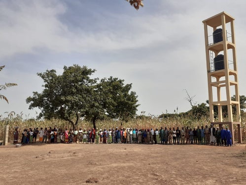 Brunneneinweihung  in Tchakante, Benin: Das Brunnenbauprojekt der Missionsgruppe Meran (Gruppo Missionario Merano) wurde im Rahmen der vorjährigen Ausschreibung vom Land mitfinanziert. (Foto: LPA/Amt für Außenbeziehungen und Ehrenamt)
