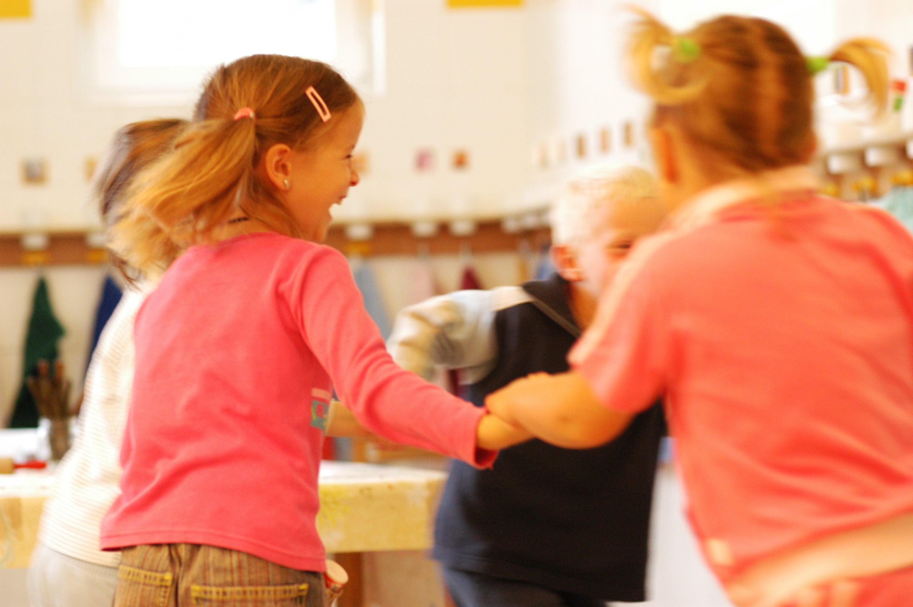 Per l ann de scola 2024/25 iel unì scrit ite tla scolines ladines de ndut 604 mutans y mutons. (Foto: USP)