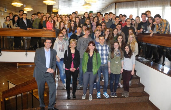 I partecipanti al Festival della gioventù dell'Euregio che si è svolto a Brunico (Foto: Euregio)