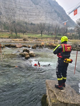 Auch die Wasserrettung war Teil der Ausbildung zum Berufsfeuerwehrmann (Foto: Berufsfeuerwehr Bozen)