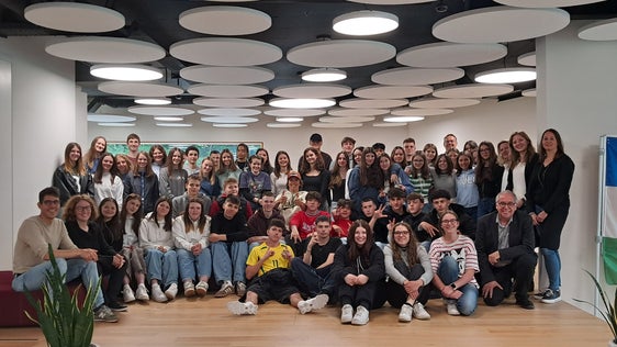 Studenti e studentesse degli Istituti d’istruzione secondaria di secondo grado delle località ladine&nbsp;e della Scuola cantonale grigiona. (foto: USP)