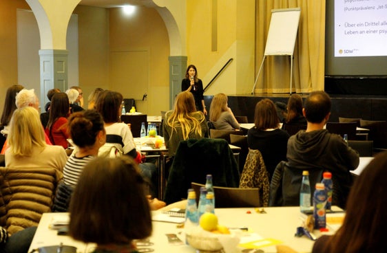 Kinder und Jugendliche psychisch unterstützen – darum ging es bei der heutigen Tagung zur Gesundheitsförderung in Meran/Untermais. (Foto: LPA/Verena Hilber)