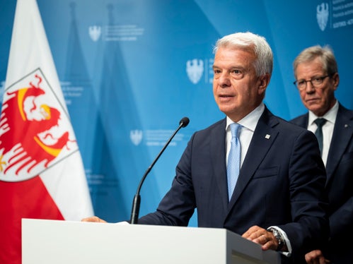 Die Neuerungen, insbesondere die Reduzierung des Zinssatzes für neue Bauspardarlehen, sind ein wichtiges Zeichen, das wir gemeinsam für die einheimische Bevölkerung gesetzt haben, erklärte Nicola Calabró, der Beauftragte Verwalter und Generaldirektor der Südtiroler Sparkasse. (Foto: LPA/Fabio Brucculeri)