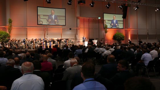 In seinem Redebeitrag am Österreichischen Gemeindetag unterstrich LH Kompatscher den verbindenden und motivierenden Wert, den die gemeinsame Überzeugung stiftet, für eine gerechte Sache einzutreten. (Foto: LPA/Dominik Holzer)