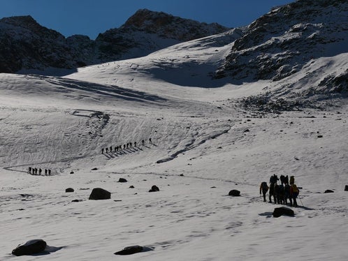 Dal 22 settembre gli studenti e le studentesse possono nuovamente trascorrere una settimana nel Parco Nazionale dello Stelvio per acquisire esperienze nelle discipline scientifiche quali geologia, biologia o ecologia. (Foto: USP/Ripartizione pedagogica/Christian Aspmair)