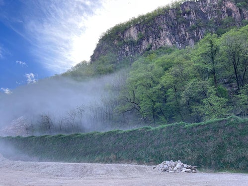 Il vallo di protezione rientra nel progetto di messa in sicurezza della futura strada comunale e protegge, già ora, l'area del cantiere a Bronzolo. (Foto: USP/Ripartizione Infrastrutture)