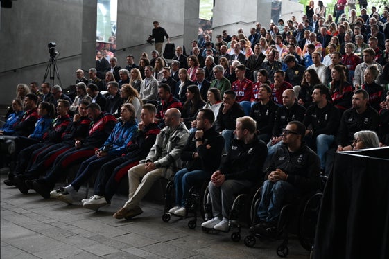 Pubblico numerosissimo al NOI Tedchpark per la celebrazione delle atlete e degli atleti altoatesini che hanno partecipato ai Giochi olimpici e paralimpici di Milano Cortina. (Foto: USP/Manuela Tessaro)