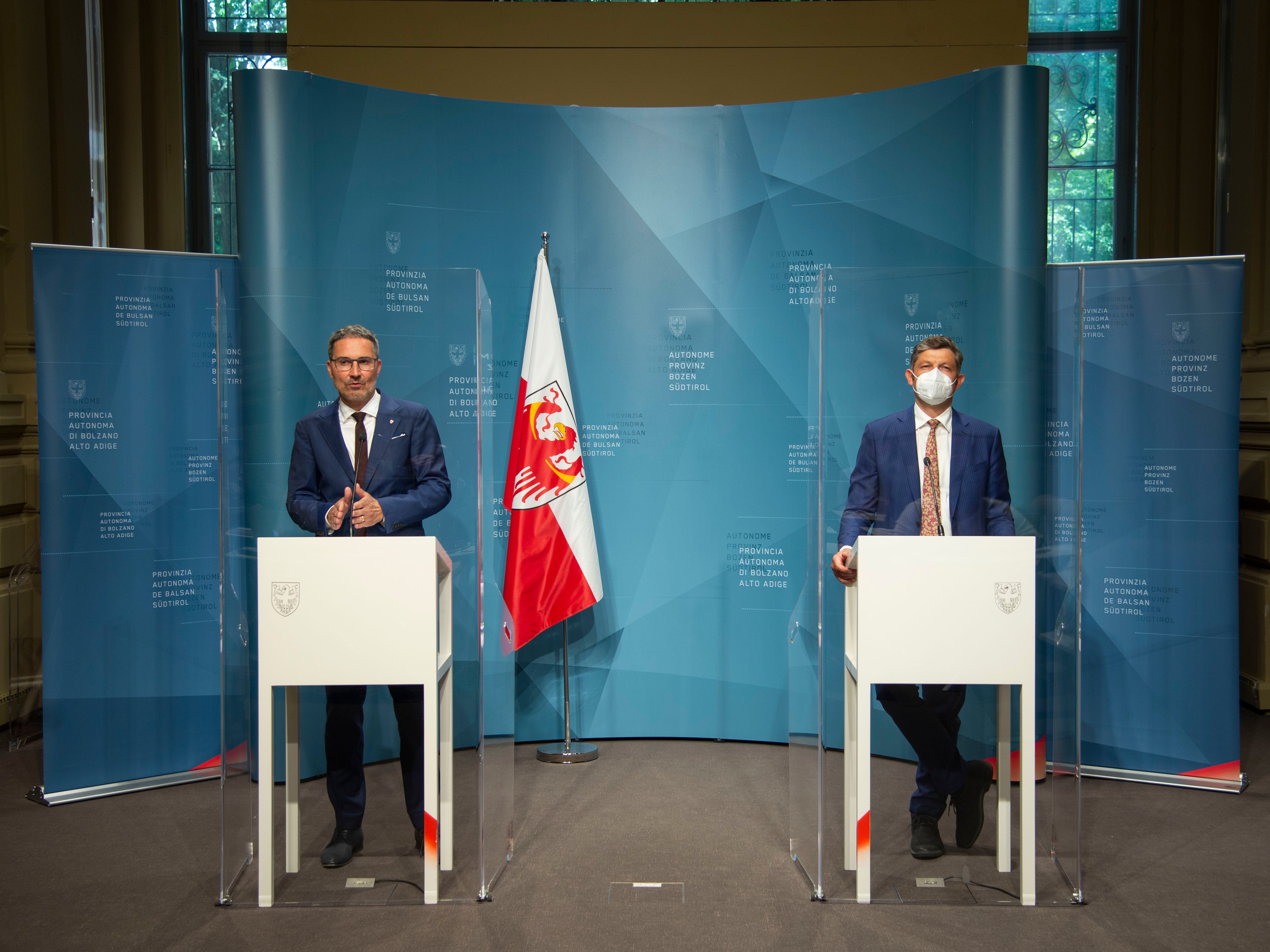 Il Presidente Arno Kompatscher e l'assessore alla Mobilità Daniel Alfreider nel corso della conferenza stampa odierna (Foto: ASP/Fabio Brucculeri)