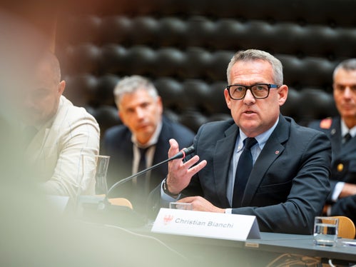 Landesrat Christian Bianchi zeigte sich erfreut über das fünfte Programmabkommen: Es bestätige das Engagement des Landes für moderne militärische Infrastrukturen und biete Gemeinden neue Entwicklungschancen. (Foto: LPA/Fabio Brucculeri)
