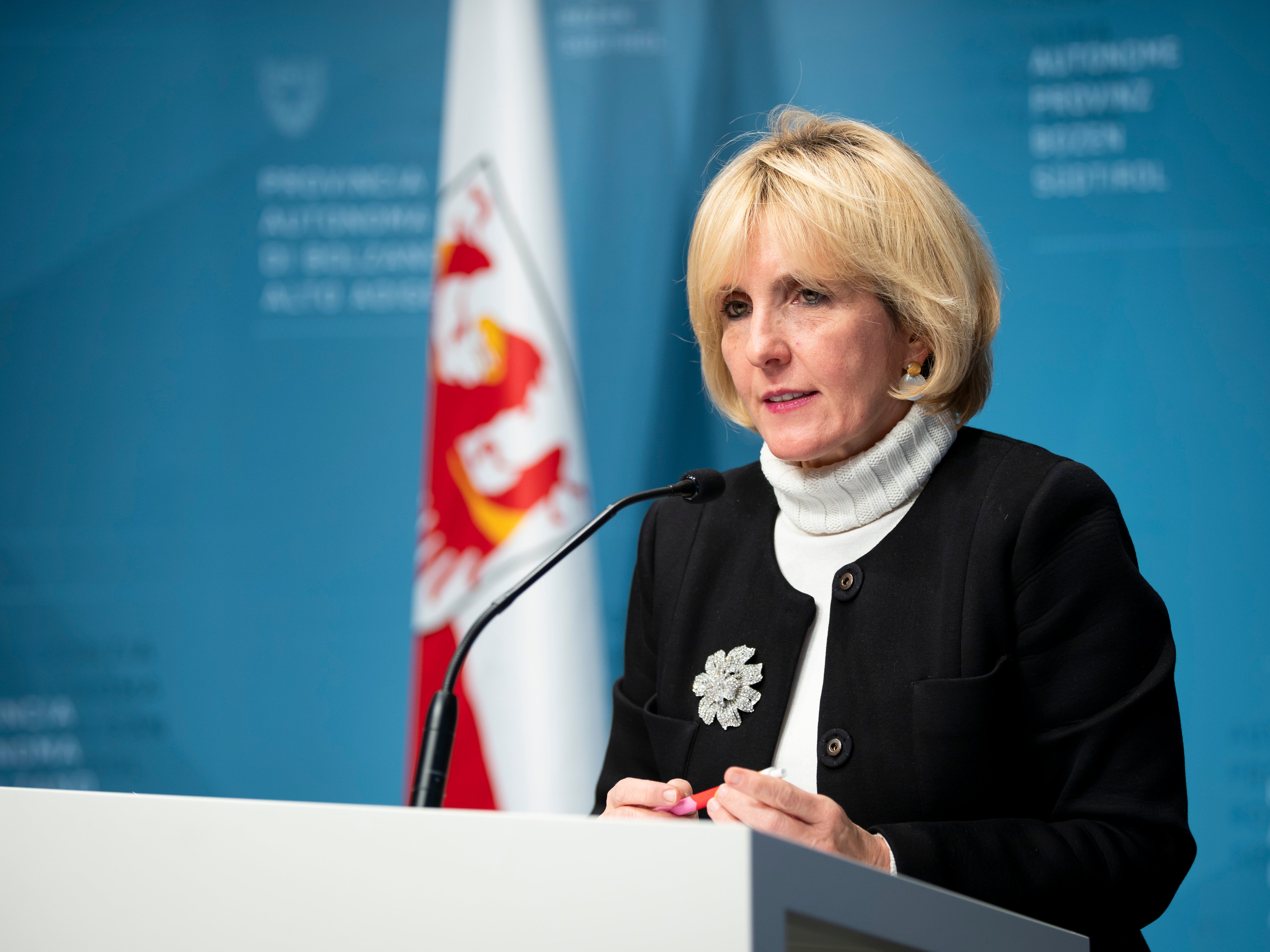 L'assessora provinciale Waltraud Deeg ha presentato oggi il nuovo contributo di solidarietà per l'assistenza legale in favore delle donne vittime di violenza e abusi. (Foto: ASP/Fabio Brucculeri)