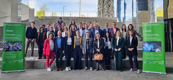 Foto di gruppo del comitato di sorveglianza FESR e del personale della Ripartizione Europa al NOI Techpark. (Foto: USP/Ripartizione Europa)