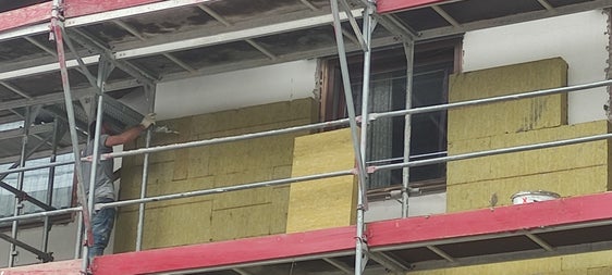 Sono ammissibili anche gli investimenti per l'installazione di impianti solari termici, pompe di calore e sistemi di riscaldamento a biomassa (Foto: ASP/Lukas Zingerle)