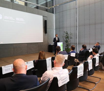 Nachhaltige Erreichbarkeit Südtirols verbessern: Austausch mit den Vertretern der Staatsbahnen und den privaten Bahnanbietern und LR Alfreider. (Foto: LPA/ Andreas Verdorfer)