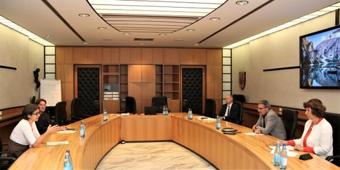 Un momento dell'incontro tra i nuovi vertici del Dachverband, il presidente Kompatscher e l'assessora Hochgruber Kuenzer (Foto: ASP/Guido Steinegger)