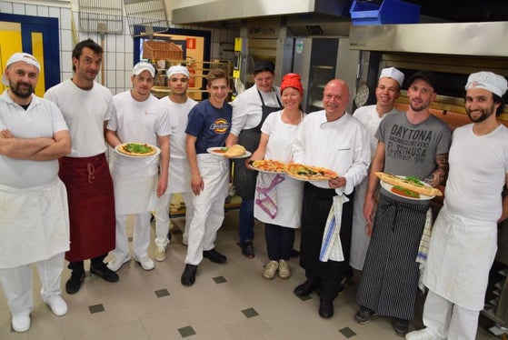 Noch bis Ende der Woche kann man sich an der Landesberufsschule Hellenstainer in Brixen zum Pizzabäcker-Lehrgang anmelden. (Foto: LBS Hellenstainer)