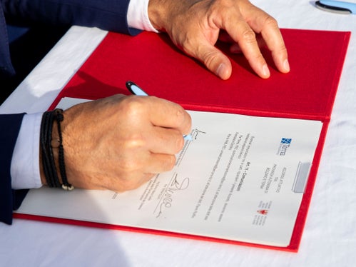 Mit der Umsetzungsvereinbarung zwischen Land Südtirol und Hochspannungsnetzbetreiber Terna AG geht die Neuorganisation des Hochspannungsnetzes im Eisacktal in die Umsetzung. (Foto: LPA/Fabio Brucculeri)