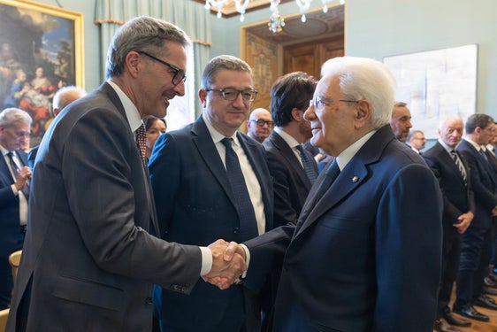 Landeshauptmann Arno Kompatscher (von links) und der Trentiner Landeshauptmann Maurizio Fugatti trafen am 22. Jänner Staatspräsident Sergio Mattarella in Rom. (Foto: Quirinal)