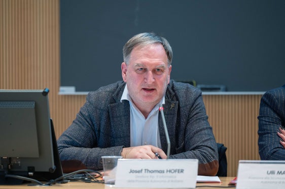 Il direttore della Ripartizione Informatica Josef T. Hofer (Foto: USP/Greta Stuefer)