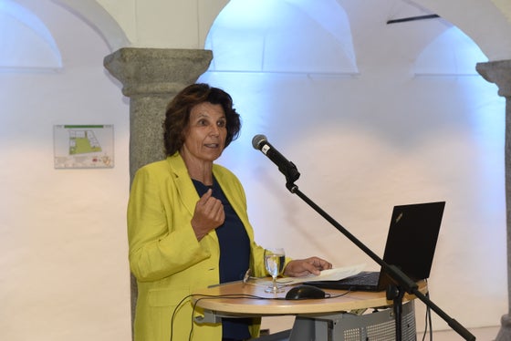 L'assessora Maria Hochgruber Kuenzer: Questi scritti e documenti ricordano le attività economiche, sociali e culturali delle vecchie generazioni e sono preziose testimonianze dei nostri antenati. (Foto: ASP/Archivio Provinciale)