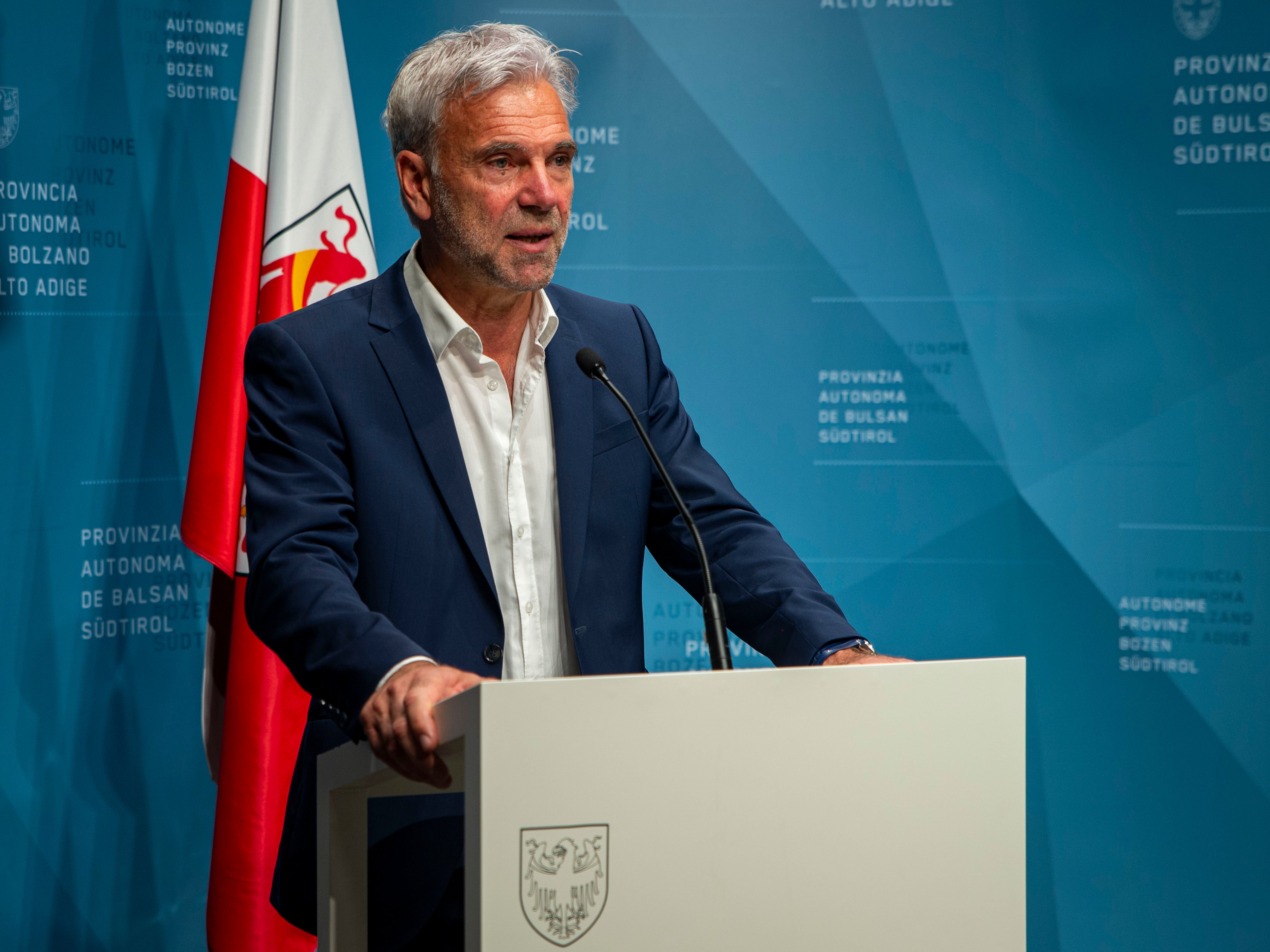 La Relazione agricola & forestale contiene spunti di riflessione sulla vita quotidiana, fatti e dati relativi ai settori dell'agricoltura e dei boschi. Alcuni estratti sono stati presentati dall'assessore provinciale Arnold Schuler nel corso della conferenza stampa di oggi (12 luglio). (Foto: ASP/Fabio Brucculeri)