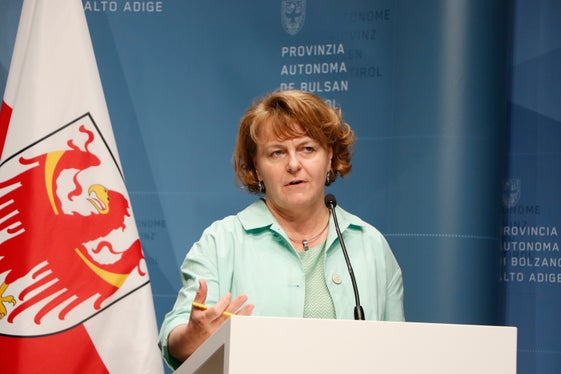 Noi eroghiamo contributi, ma i Comuni hanno il ruolo fondamentale di valutare i bisogni, coordinare e pianificare i servizi e informare le famiglie sull'offerta, ha sottolineato oggi l'assessora provinciale Pamer alla presentazione dei dati sull'assistenza estiva all'infanzia per l'anno 2024 (Foto: ASP/Maja Clara)