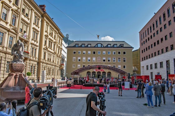 Nel corso della Giornata dell'Autonomia 2023, oggi (5 settembre), in Piazza Silvius Magnago si alternano attività, talks e diverse iniziative (Foto: LPA/Greta Stuefer)