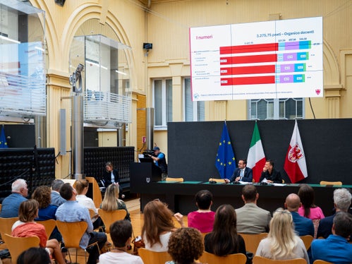 Particolare attenzione sarà riservata anche alla formazione del personale scolastico. L'offerta per il 2026/27 prevede 101 proposte di aggiornamento, con un focus sulla valutazione formativa. Saranno inoltre accompagnati nel loro percorso professionale i 127 docenti neoassunti in ruolo. (Foto: USP/Fabio Brucculeri)