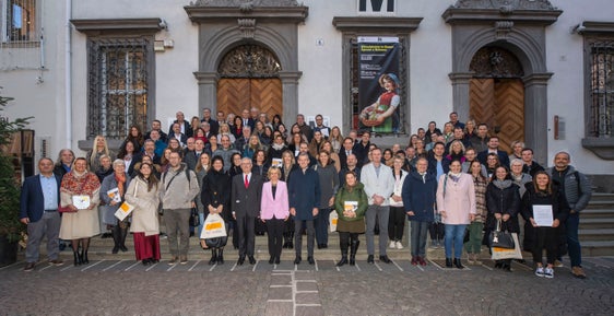 Con l’Audit famigliaelavoro le aziende possono evidenziare il loro impegno a favore della famiglia. Alla cerimonia odierna di consegna degli attestati hanno preso parte 38 delle 104 imprese sinora certificate (Foto: Camera di Commercio/Othmar Seehauser)