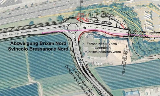 Über die Fahrbahn der Umfahrung Brixen muss ein Graben ausgehoben werden, um darin die Leerrohre für die Leitungen der Terna verlegen zu können. (Foto: LPA)