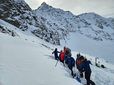 Corso per commissioni valanghe tenuto dall'Ufficio Meteorologia e prevenzione valanghe dell'Alto Adige a Solda: la formazione è una parte essenziale della prevenzione valanghe in tutti i territori dell'Euregio. (Foto: USP/Ufficio Meteorologia e prevenzione valanghe) 
