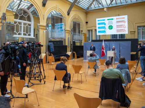 I fondi del Piano nazionale per la ripresa e la resilienza vengono utilizzati per cofinanziare progetti strategici nel settore sanitario. La Provincia e l'Azienda sanitaria li hanno presentati oggi (Foto: ASP/F. Brucculeri)