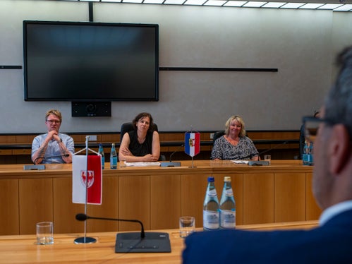 Kristina Herbst, presidente del Parlamento dello Schleswig-Holstein (al centro), ha riferito, tra l'altro, della carenza di manodopera nello stato federale tedesco (Foto: ASP/Fabio Brucculeri)