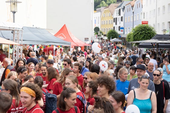 L’odierna festa cittadina di Landeck in Tirolo ha fatto da cornice alle celebrazioni congiunte dei Paesi dell'Arge Alp e dell'Euregio Tirolo-Alto Adige-Trentino. Il Gruppo di lavoro dell'Arge Alp festeggia quest'anno il suo 50° anniversario (Foto: Land Tirol/Die Fotografen)
