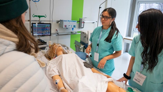 Il Polo Universitario per le Professioni Sanitarie dell'Università Claudiana invita tutti gli interessati all'Open Day di primavera che si terrà il 21 marzo a partire dalle ore 10.00. L'evento mostrerà quanto possa essere stimolante affrontare lo studio della medicina. (Foto: USP/Fabio Brucculeri)