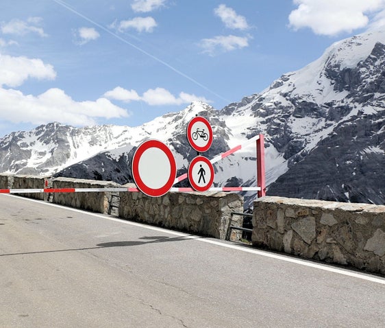Für die Passstraße auf den zweithöchsten Alpenpass, das 2.758 Meter hohe Stilfser Joch (SS38), das Südtirol mit der Lombardei verbindet, gilt seit heute (18. November) ab Trafoi die Wintersperre. (Foto: LPA/Roman Clara)